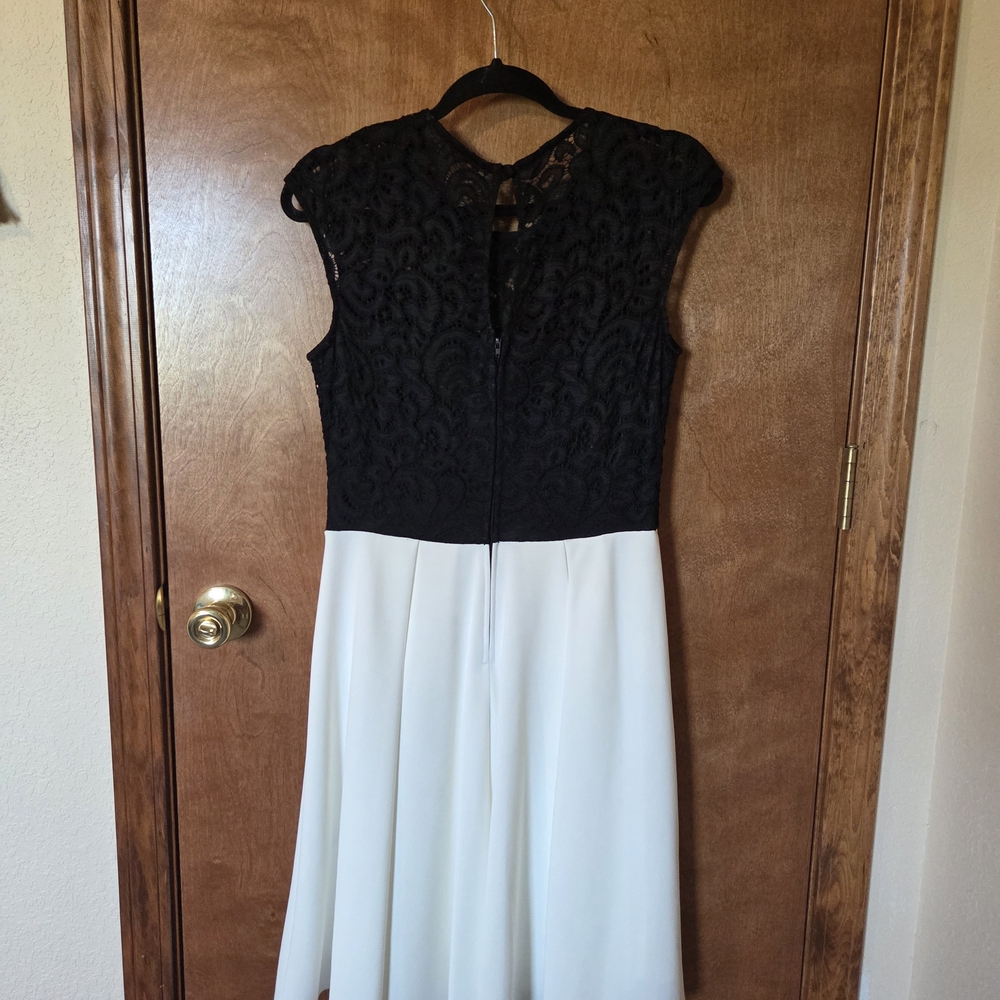Elegant Black and White Lace Dress - Picture 4 of 6